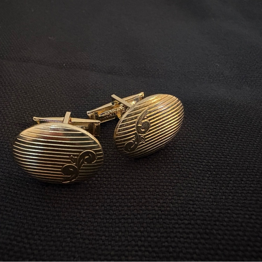 Vintage gold tone oval cufflinks Mercury brand great condition 20th c. style